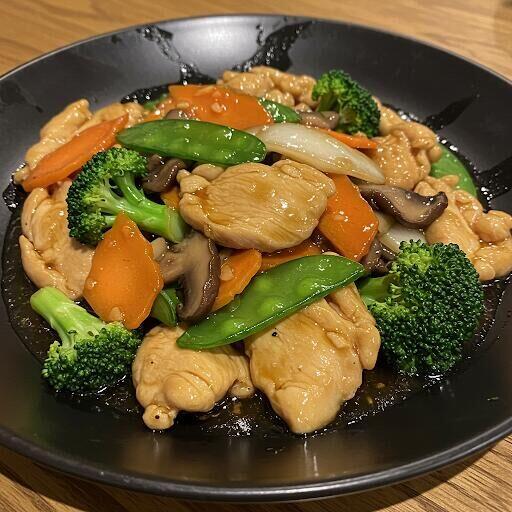 L24 Moo Goo Gai Pan